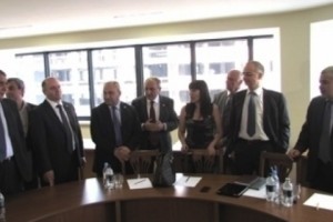 Երկխոսության գովերգն ու քննադատությունը