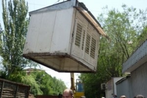 Yerevan Municipality Continues Removal of Street Kiosks