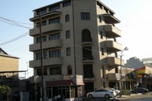 Կրպակի տարածքը` կռվախնձոր. ո՞ւմ եւ ինչո՞ւ է խաբում «Երեւան ջուր»-ը