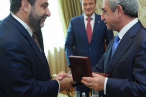 Սերժ Սարգսյանը հանդիպել է ՌԴ Խնայբանկի ղեկավարությանը և շքանշան հանձնել 
Ռուբեն Վարդանյանին