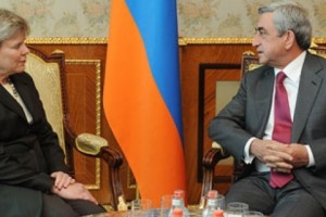 Նախագահն ընդունել է Քլինթոնի օգնականին