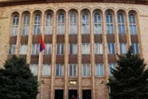 Вердикт по делу “Кочарян против газеты “Грапарак” будет вынесен после принятия 
решения КС