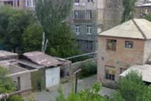 Բնակիչները սեփական իրավունքները պաշտպանելու համար իրավական 
ճանապա՞րհը չպետք է ընտրեին