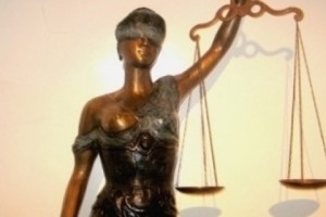 Մայրը և որդին` ընդդեմ «168 ժամ» թերթի. նրանք 4 մլն դրամ են պահանջում 
զրպարտության 
դիմաց