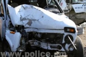 Մեքենան բախվել է էլեկտրասյանը. կա 2 տուժած