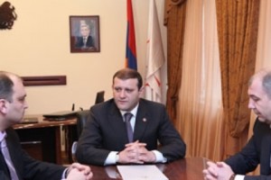 Տարոն Մարգարյանը ներկայացրել է Արաբկիրի նոր թաղապետին