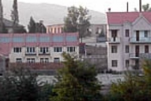 Who owns the biggest castle in Karabakh?