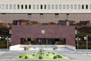 Первый заместитель министра обороны РА принял военного и военно-воздушного атташе при посольстве России