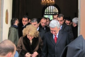 Սերժ Սարգսյանն այցելել է Թբիլիսիի Սուրբ Էջմիածին եկեղեցի
