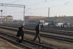 Armavir Residents Forced to Navigate Deadly Train Tracks