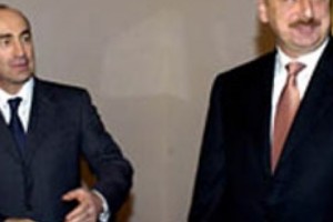 Presidents Kocharyan and Aliyev Look for the "Key" to the Settlement in Rambouillet Palace