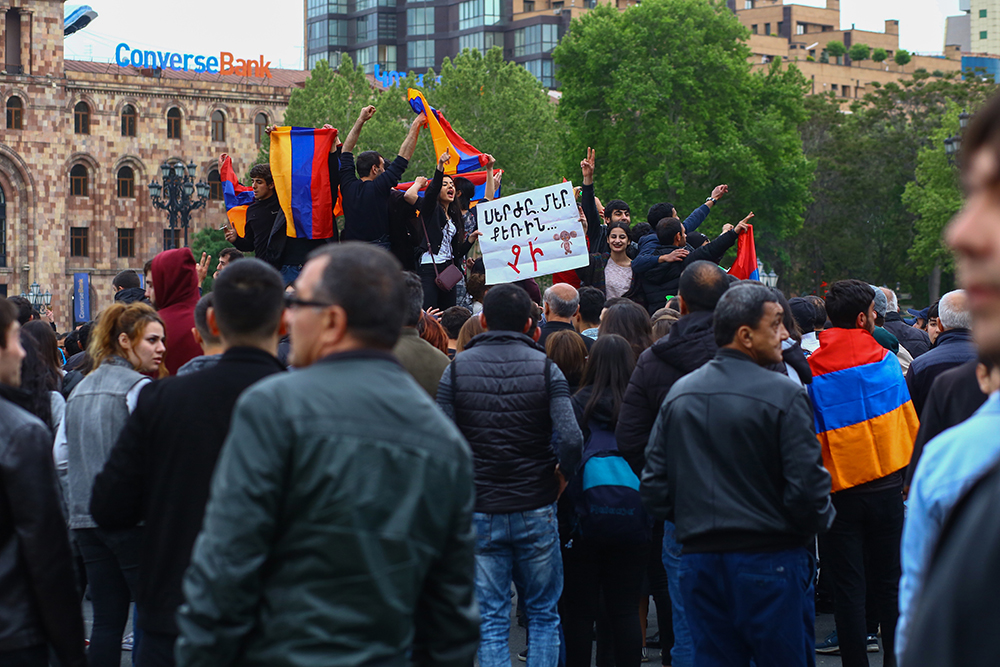 Последние новости в армении на сегодняшний день. Протесты в Армении. Серж Саргсян на митинге. Армения сегодня. Революция в Армении 2018.