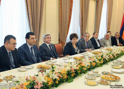 22_09-president-media